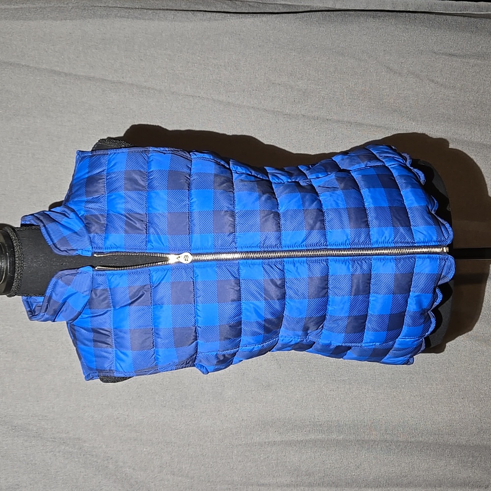 Draper James navy blue Buffalo check scallop hem front zip puffer vest w pockets